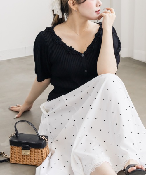 CLETTE(クレット)の「フラワーVネックニットカーディガン(カーディガン/ボレロ・レディース・ピンク/オフホワイト/ブラック・LL/4L/3L)」の8枚目の写真