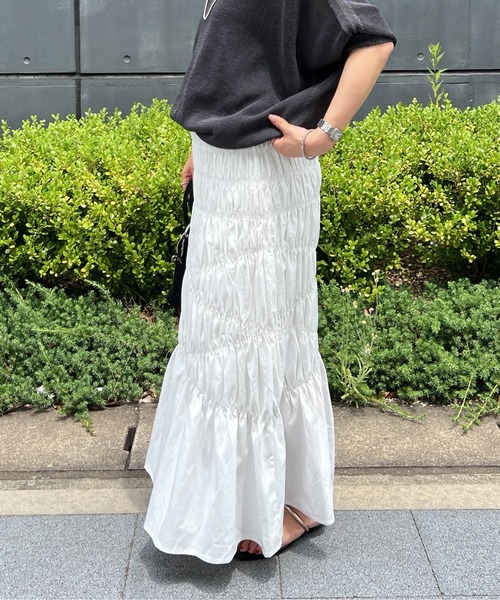 CURA CLOSET（キュラ クローゼット）の「【@loverara.loverara コラボ】シャーリングフレアロングスカート（スカート・レディース・ブラック/ホワイト/ベージュ・フリー）」の14枚目の写真