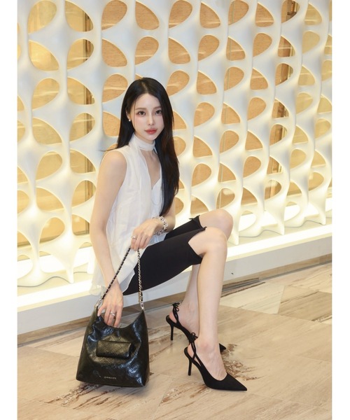 CHARLES & KEITH(チャールズ & キース)の「Duo ドゥオ キルト フロントポケット チェーン ホーボーバッグ(ショルダーバッグ・レディース・ピンク系その他3/クリーム/スミクロ・M)」の1枚目の写真