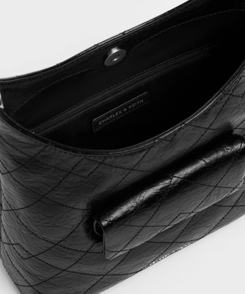 CHARLES & KEITH(チャールズ & キース)の「Duo ドゥオ キルト フロントポケット チェーン ホーボーバッグ(ショルダーバッグ・レディース・ピンク系その他3/クリーム/スミクロ・M)」の20枚目の写真