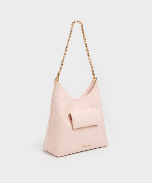 CHARLES & KEITH(チャールズ & キース)の「Duo ドゥオ キルト フロントポケット チェーン ホーボーバッグ(ショルダーバッグ・レディース・ピンク系その他3/クリーム/スミクロ・M)」の6枚目の写真
