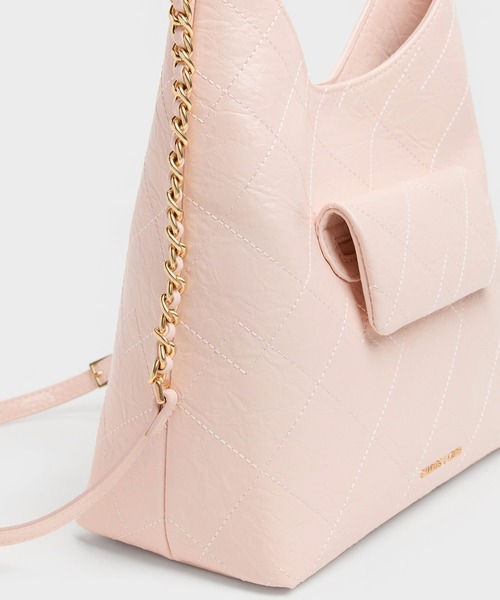 CHARLES & KEITH(チャールズ & キース)の「Duo ドゥオ キルト フロントポケット チェーン ホーボーバッグ(ショルダーバッグ・レディース・ピンク系その他3/クリーム/スミクロ・M)」の8枚目の写真