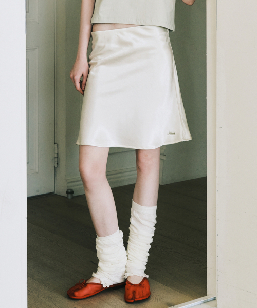 NICK&NICOLE(ニックアンドニコール)の「SATIN FLARE MIDI SKIRT_IVORY(スカート・レディース・その他・SMALL/MEDIUM/LARGE)」の1枚目の写真
