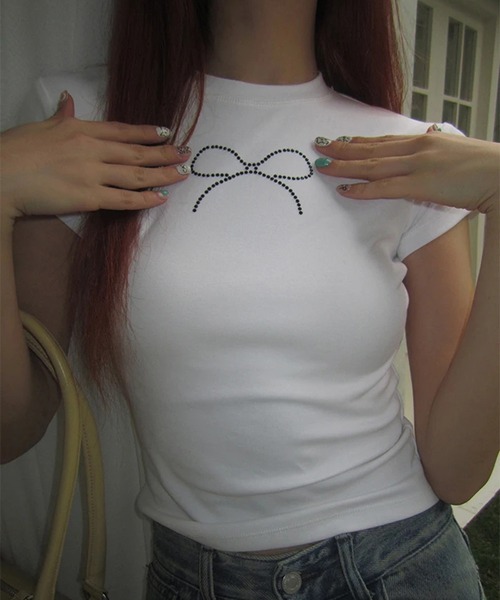 shyam inspiration（シャムインスピレーション）の「リボンラインストーンコンパクトTシャツ/半袖/ミニT/ショート丈/クロップド（Tシャツ/カットソー・レディース・ホワイト/ブラック・L/M）」の13枚目の写真