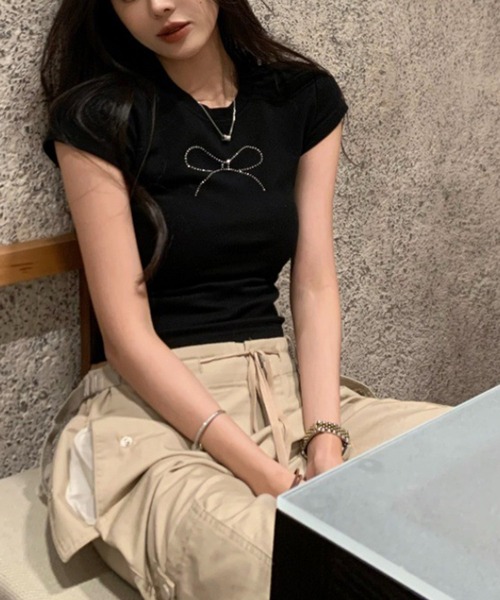 shyam inspiration（シャムインスピレーション）の「リボンラインストーンコンパクトTシャツ/半袖/ミニT/ショート丈/クロップド（Tシャツ/カットソー・レディース・ホワイト/ブラック・L/M）」の3枚目の写真