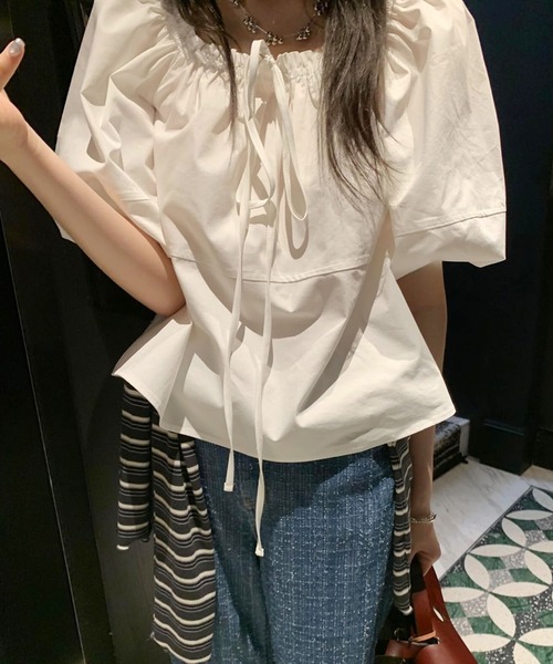 Girly Doll(ガーリードール)の「ギャザーネックボリュームスリーブブラウス(シャツ/ブラウス・レディース・オフホワイト/ベージュ・FREE)」の3枚目の写真