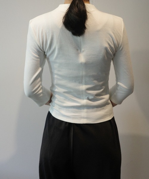 CLANE(クラネ)の「CLANE MOCK NECK MID SLEEVE TOPS(その他トップス・レディース・ホワイト/ブラック・2/1)」の4枚目の写真