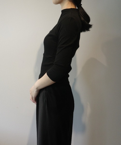 CLANE(クラネ)の「CLANE MOCK NECK MID SLEEVE TOPS(その他トップス・レディース・ホワイト/ブラック・2/1)」の5枚目の写真