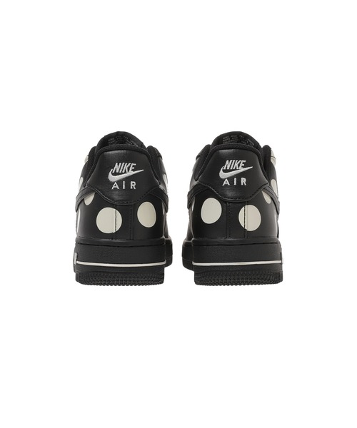 NIKE(ナイキ)の「NIKE WMNS AIR FORCE 1 07 IR8647-001(スニーカー・レディース・ブラック・23cm/23.5cm/24cm/25cm/24.5cm/25.5cm)」の6枚目の写真