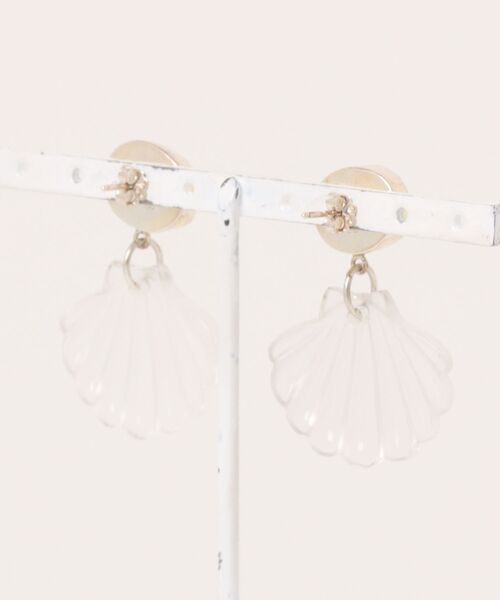 A.en（エイエン ）の「【CHAN LUU】SCALLOP EARRINGS（ピアス（両耳用）・レディース・クリア・ONE SIZE）」の4枚目の写真