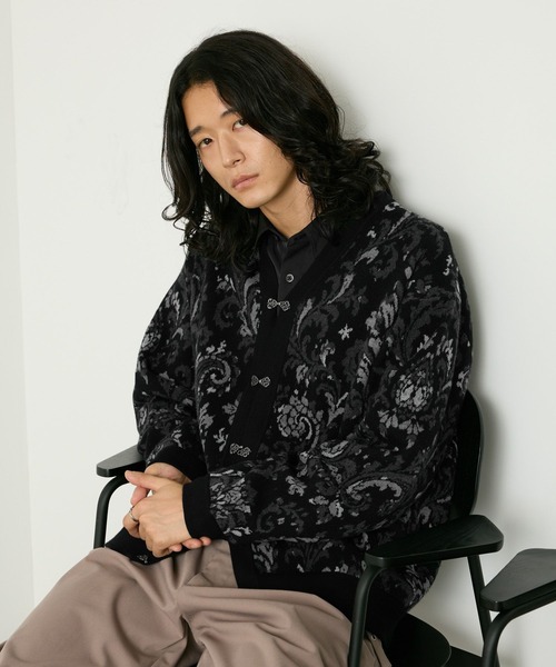 RAGEBLUE(レイジブルー)の「METAL BUTTON DAMASK CARDIGAN/メタルボタンダマスク柄カーディガン(カーディガン/ボレロ・メンズ・ブラック/グレー・MEDIUM/LARGE)」の9枚目の写真