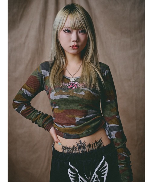 GALFY（ガルフィー）の「GALFY/ガルフィー/別注 絞り上げおへそリブ長袖TEE（Tシャツ/カットソー・レディース・カモフラージュ/ブラック/ホワイト・F）」の21枚目の写真