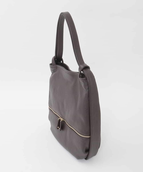 MK MICHEL KLEIN（エムケーミッシェルクラン）の「[2WAY]カウレザー変形デザインリュック（トートバッグ・レディース・ブラック/オレンジ系その他・00）」の3枚目の写真