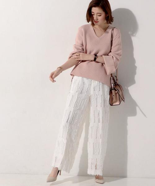 UNITED ARROWS(ユナイテッドアローズ)の「○UWBT アゼ フレア Vネック ニット◆(ニット/セーター・レディース・ライトグレー/ライトピンク/クリーム・フリー)」の7枚目の写真