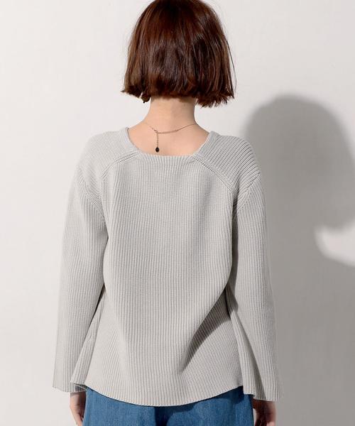 UNITED ARROWS(ユナイテッドアローズ)の「○UWBT アゼ フレア Vネック ニット◆(ニット/セーター・レディース・ライトグレー/ライトピンク/クリーム・フリー)」の16枚目の写真