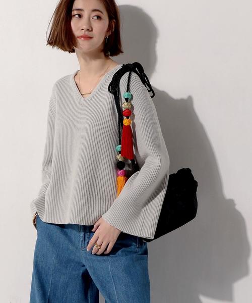 UNITED ARROWS(ユナイテッドアローズ)の「○UWBT アゼ フレア Vネック ニット◆(ニット/セーター・レディース・ライトグレー/ライトピンク/クリーム・フリー)」の18枚目の写真