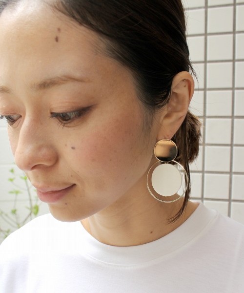 CIBRE（シブレ）の「メタル×ウッドサークルピアス（ピアス（両耳用）・レディース・ホワイト/ブラック・FREE）」の8枚目の写真