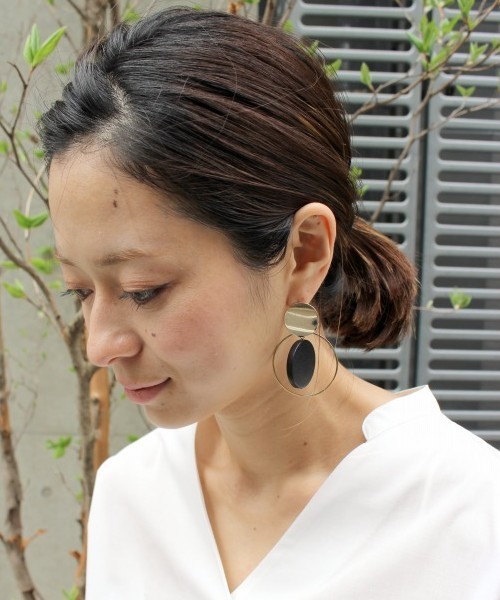 CIBRE（シブレ）の「メタル×ウッドサークルピアス（ピアス（両耳用）・レディース・ホワイト/ブラック・FREE）」の9枚目の写真