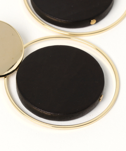 CIBRE（シブレ）の「メタル×ウッドサークルピアス（ピアス（両耳用）・レディース・ホワイト/ブラック・FREE）」の3枚目の写真