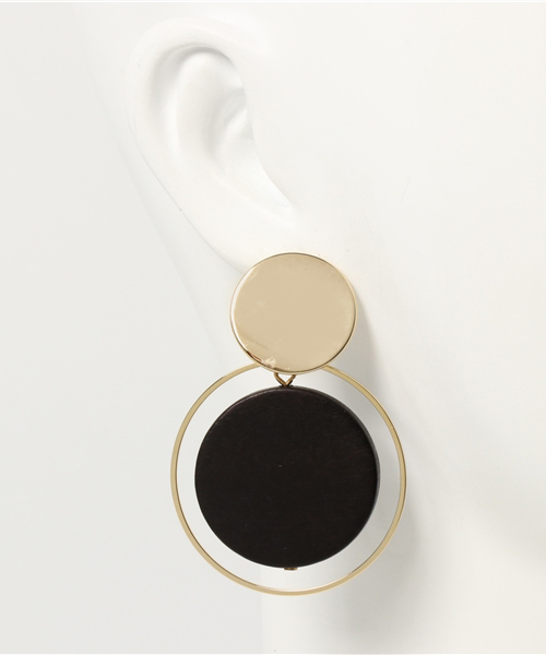 CIBRE（シブレ）の「メタル×ウッドサークルピアス（ピアス（両耳用）・レディース・ホワイト/ブラック・FREE）」の5枚目の写真