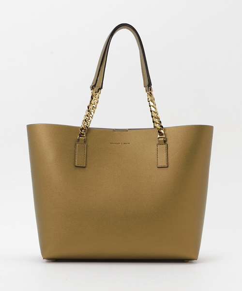CHARLES & KEITH（チャールズ & キース）の「オーバーサイズチェーンストラップバッグ / OVERSIZED CHAIN-STRAP BAG（トートバッグ・レディース・ブロンズ/レッド/ブラック・XL）」の2枚目の写真