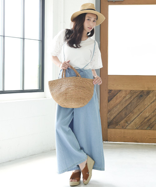 Luz Llena（ラズレナ）の「[綿100%]リボンストラップ・デニムサロペット（デニムパンツ・レディース・サックスブルー/ブルー/ネイビー・MEDIUM）」の4枚目の写真