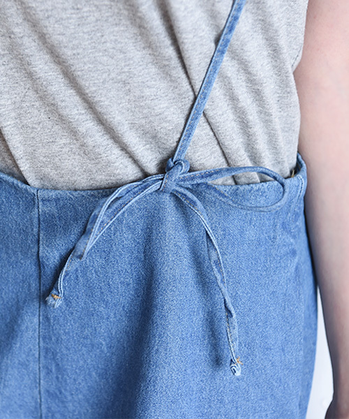 Luz Llena（ラズレナ）の「[綿100%]リボンストラップ・デニムサロペット（デニムパンツ・レディース・サックスブルー/ブルー/ネイビー・MEDIUM）」の11枚目の写真