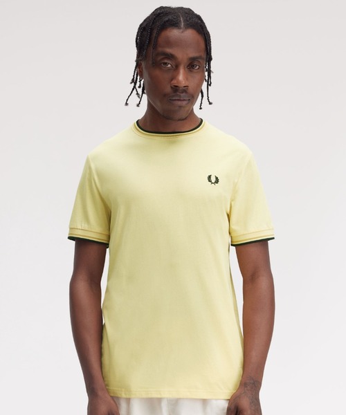 FRED PERRY(フレッドペリー)の「Twin Tipped T-Shirt/ティップラインTシャツ(Tシャツ/カットソー・レディース・その他/ホワイト/グレー/ブラック/ネイビー/ブルーグラス/バーガンディー/グレイッシュブルー/ライム/ダークグレー/ワインレッド/ブルー系その他/ライトグリーン/ベージュ/セージグリーン/ブルー/グリーン/ライトオリーブ/オリーブ/ブラック×ベージュ/ブラウン/アイボリー/オフホワイト/ブルー系その他2/レッド/ボルドー/ピンク/ブルー系その他3/ネイビー系1/カリビアンブルー/ダークグリーン/グレー系その他/ブラウン系その他/ホワイト系/サックスブルー/ネイビー系/ホワイト系その他2/ターコイズブルー/ホワイト系その他/モスグリーン/オートミール/ブラック系その他/ブラウン系その他2/イエロー/グリーン系その他3/グレー系その他2/ブルー系その他4/グリーン系その他4/ネイビー系3/ブルー系その他5/ベージュ系その他2/ブラック系その他3/レッド系その他/ゴールド/グリーン系その他/グリーン系その他2/ネイビー系2/ブラック系その他2/ライトベージュ/ライトブルー/ピンク系その他/ホワイト系その他3/ベージュ系その他・XL/X-LARGE/M/LARGE/S/L/XS/XXL/X-SMALL/SMALL/MEDIUM/XX-LARGE)」の1枚目の写真
