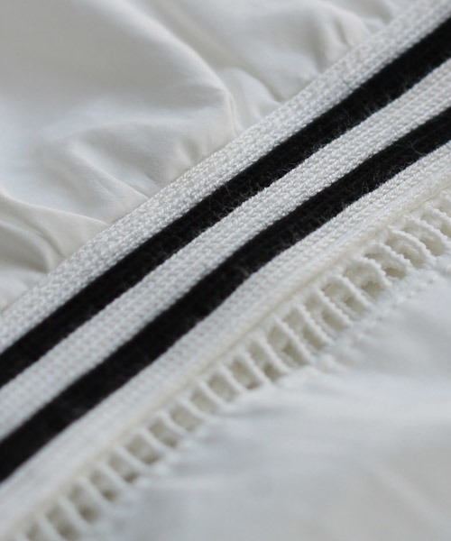 REAL CUBE(リアルキューブ)の「REAL CUBE ボーダーラインはしごレースブラウス(シャツ/ブラウス・レディース・オフホワイト/ネイビー・40/38)」の6枚目の写真