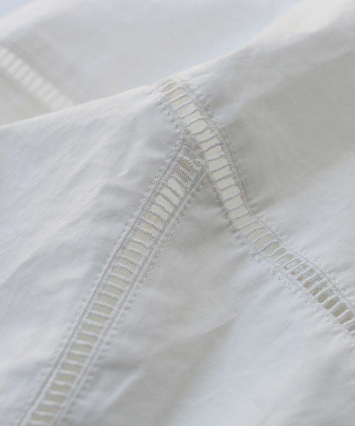 REAL CUBE(リアルキューブ)の「REAL CUBE ボーダーラインはしごレースブラウス(シャツ/ブラウス・レディース・オフホワイト/ネイビー・40/38)」の5枚目の写真