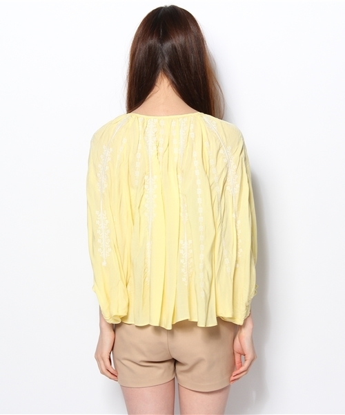 BEAMS LIGHTS Women's（ビームスライツ ウィメンズ）の「BEAMS LIGHTS / NEW刺繍ドルマン ブラウス（シャツ/ブラウス・レディース・ホワイト/イエロー・ONE SIZE）」の5枚目の写真