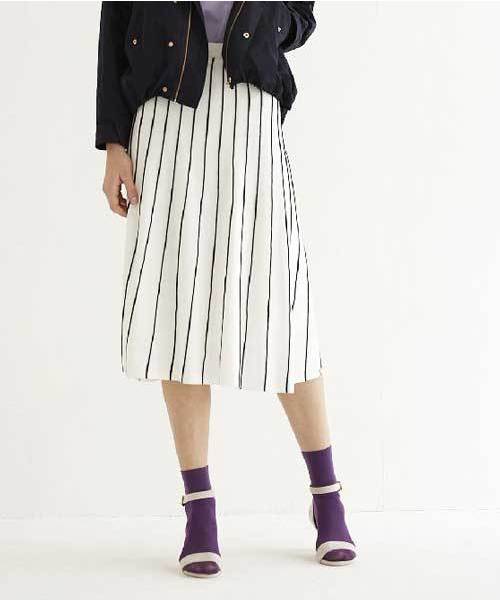 YECCA VECCA（イェッカヴェッカ）の「ストライプフレアニットスカ－ト（スカート・レディース・ネイビー/オフホワイト・FREE）」の2枚目の写真