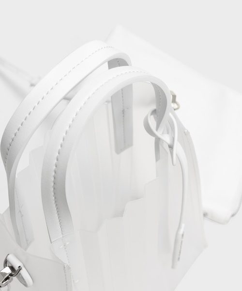 CHARLES & KEITH(チャールズ & キース)の「トランスルーセント トートバッグ / Translucent Tote Bag(トートバッグ・レディース・ホワイト/ブラック/ピンク/モスグリーン・S)」の8枚目の写真