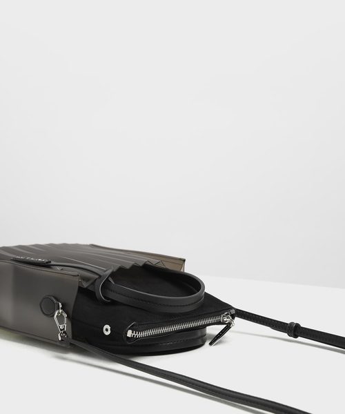 CHARLES & KEITH(チャールズ & キース)の「トランスルーセント トートバッグ / Translucent Tote Bag(トートバッグ・レディース・ホワイト/ブラック/ピンク/モスグリーン・S)」の10枚目の写真