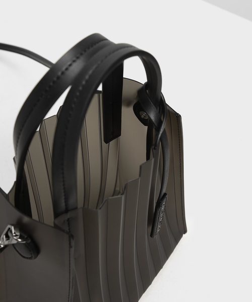 CHARLES & KEITH(チャールズ & キース)の「トランスルーセント トートバッグ / Translucent Tote Bag(トートバッグ・レディース・ホワイト/ブラック/ピンク/モスグリーン・S)」の12枚目の写真