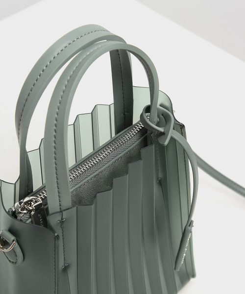 CHARLES & KEITH(チャールズ & キース)の「トランスルーセント トートバッグ / Translucent Tote Bag(トートバッグ・レディース・ホワイト/ブラック/ピンク/モスグリーン・S)」の17枚目の写真