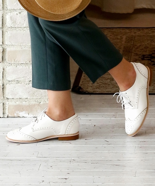 VIVIAN(ヴィヴィアン)の「メダリオンレースアップシューズ(その他シューズ・レディース・ベージュ系その他2/ホワイト系その他2/ブラック系その他/シルバー・M/L/S/LL)」の2枚目の写真