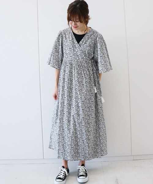 AMERICAN HOLIC（アメリカンホリック）の「5分袖カシュクールガウンワンピース（ワンピース・レディース・その他9/ネイビー/ターコイズブルー/その他1/マルチ/ドット/ブラック系その他/パープル/ブラック/ストライプ/カーキ・FREE）」の9枚目の写真