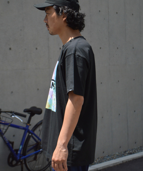 VANS（バンズ）の「VANS/ヴァンズ Tie Dye Flying LOGO S/S Tee（Tシャツ/カットソー・メンズ・ホワイト/ブラック・L/M/S/XL）」の7枚目の写真