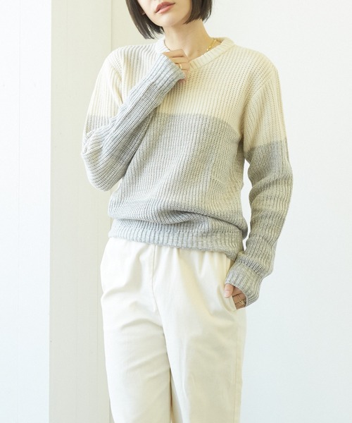 VIBGYOR(ヴィブジョー)の「VIBGYOR Select/畦編みVネックニット(BL)(ニット/セーター・レディース・ブラック/ネイビー/カーキ/アイボリー/ホワイト系その他/ブラック系その他/ブラック系その他2/杢グレー/ベージュ系その他/パープル系その他/ワイン/ブラウン系その他/ベージュ/ブラウン・MEDIUM/LARGE)」の3枚目の写真
