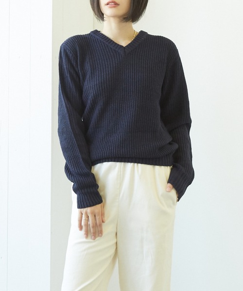 VIBGYOR(ヴィブジョー)の「VIBGYOR Select/畦編みVネックニット(BL)(ニット/セーター・レディース・ブラック/ネイビー/カーキ/アイボリー/ホワイト系その他/ブラック系その他/ブラック系その他2/杢グレー/ベージュ系その他/パープル系その他/ワイン/ブラウン系その他/ベージュ/ブラウン・MEDIUM/LARGE)」の12枚目の写真