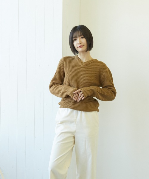 VIBGYOR(ヴィブジョー)の「VIBGYOR Select/畦編みVネックニット(BL)(ニット/セーター・レディース・ブラック/ネイビー/カーキ/アイボリー/ホワイト系その他/ブラック系その他/ブラック系その他2/杢グレー/ベージュ系その他/パープル系その他/ワイン/ブラウン系その他/ベージュ/ブラウン・MEDIUM/LARGE)」の21枚目の写真