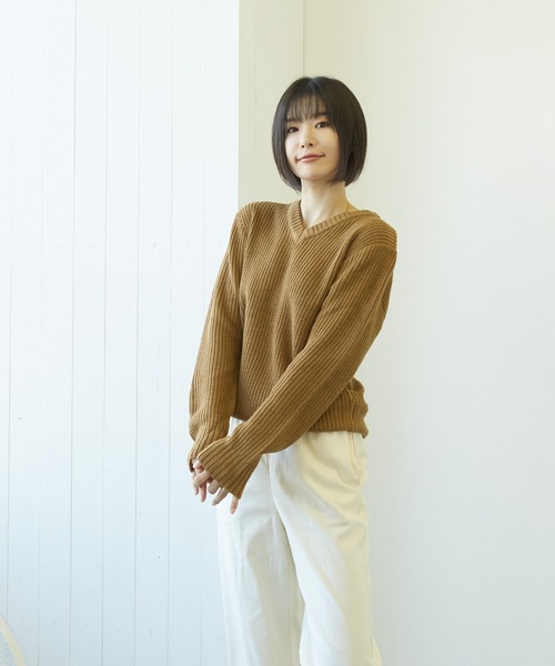 VIBGYOR(ヴィブジョー)の「VIBGYOR Select/畦編みVネックニット(BL)(ニット/セーター・レディース・ブラック/ネイビー/カーキ/アイボリー/ホワイト系その他/ブラック系その他/ブラック系その他2/杢グレー/ベージュ系その他/パープル系その他/ワイン/ブラウン系その他/ベージュ/ブラウン・MEDIUM/LARGE)」の20枚目の写真
