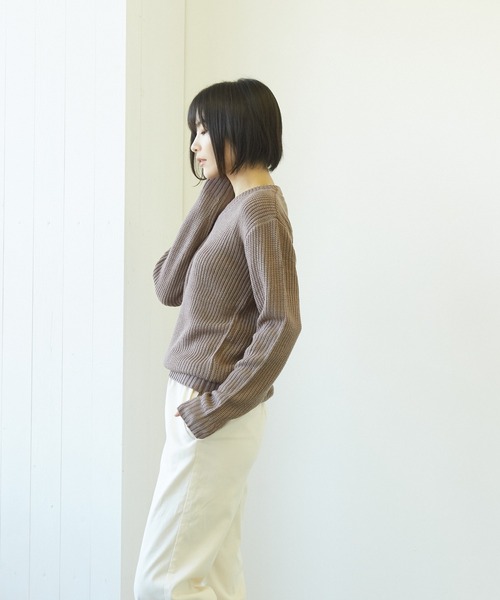 VIBGYOR(ヴィブジョー)の「VIBGYOR Select/畦編みVネックニット(BL)(ニット/セーター・レディース・ブラック/ネイビー/カーキ/アイボリー/ホワイト系その他/ブラック系その他/ブラック系その他2/杢グレー/ベージュ系その他/パープル系その他/ワイン/ブラウン系その他/ベージュ/ブラウン・MEDIUM/LARGE)」の19枚目の写真