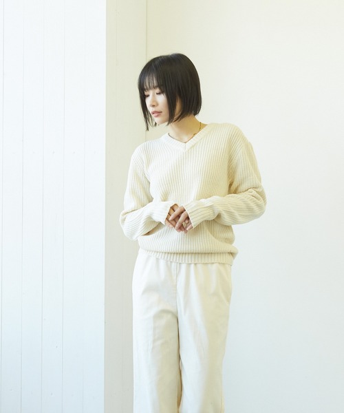 VIBGYOR(ヴィブジョー)の「VIBGYOR Select/畦編みVネックニット(BL)(ニット/セーター・レディース・ブラック/ネイビー/カーキ/アイボリー/ホワイト系その他/ブラック系その他/ブラック系その他2/杢グレー/ベージュ系その他/パープル系その他/ワイン/ブラウン系その他/ベージュ/ブラウン・MEDIUM/LARGE)」の15枚目の写真