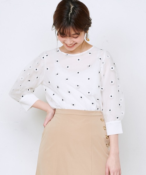 natural couture（ナチュラルクチュール）の「マーガレット刺繍7分袖シアーブラウス（シャツ/ブラウス・レディース・ホワイト/ブラック/ベージュ・FREE）」の6枚目の写真