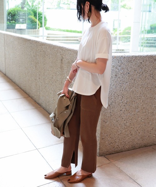 andme(アンドミー)の「コットン半袖裾ラウンドTシャツ(Tシャツ/カットソー・レディース・ブラック/グレー/オフホワイト・M)」の4枚目の写真