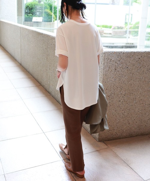 andme(アンドミー)の「コットン半袖裾ラウンドTシャツ(Tシャツ/カットソー・レディース・ブラック/グレー/オフホワイト・M)」の5枚目の写真