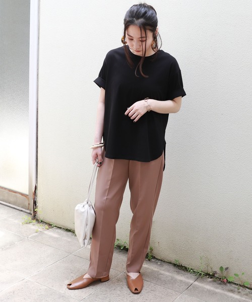 andme(アンドミー)の「コットン半袖裾ラウンドTシャツ(Tシャツ/カットソー・レディース・ブラック/グレー/オフホワイト・M)」の11枚目の写真
