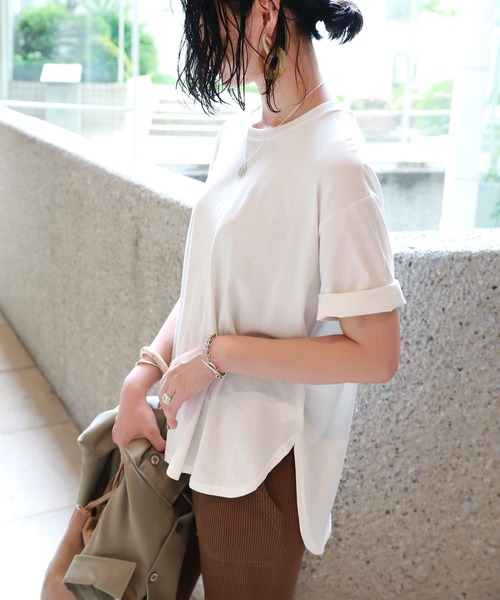 andme(アンドミー)の「コットン半袖裾ラウンドTシャツ(Tシャツ/カットソー・レディース・ブラック/グレー/オフホワイト・M)」の6枚目の写真
